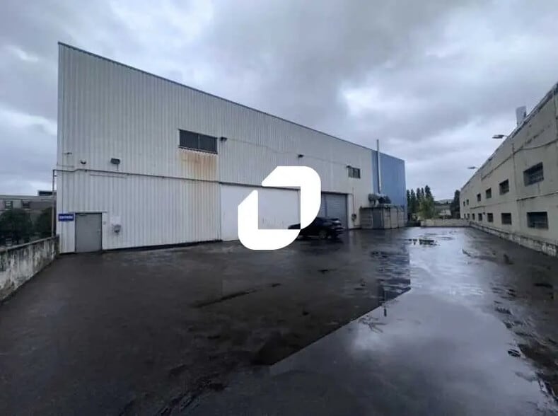 Local commercial dans Saint-Denis à louer - Photo de l’immeuble – Image 1 sur 5