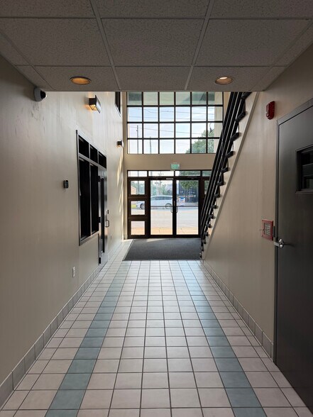 303 Market St, Kingston, PA à louer - Hall d’entrée – Image 3 sur 3