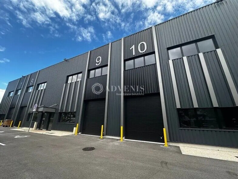 Local d’activités dans Cergy à louer - Photo de l’immeuble – Image 1 sur 10