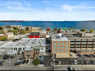 Plus de détails pour 236 E Front St, Traverse City, MI - Bureau à louer