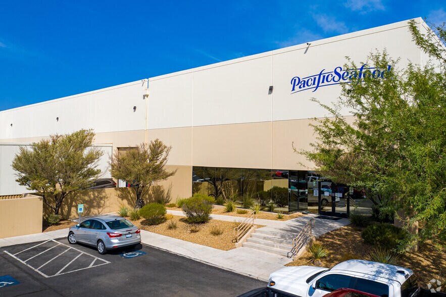 5845 Wynn Rd, Las Vegas, NV à louer - Photo de l’immeuble – Image 2 sur 5