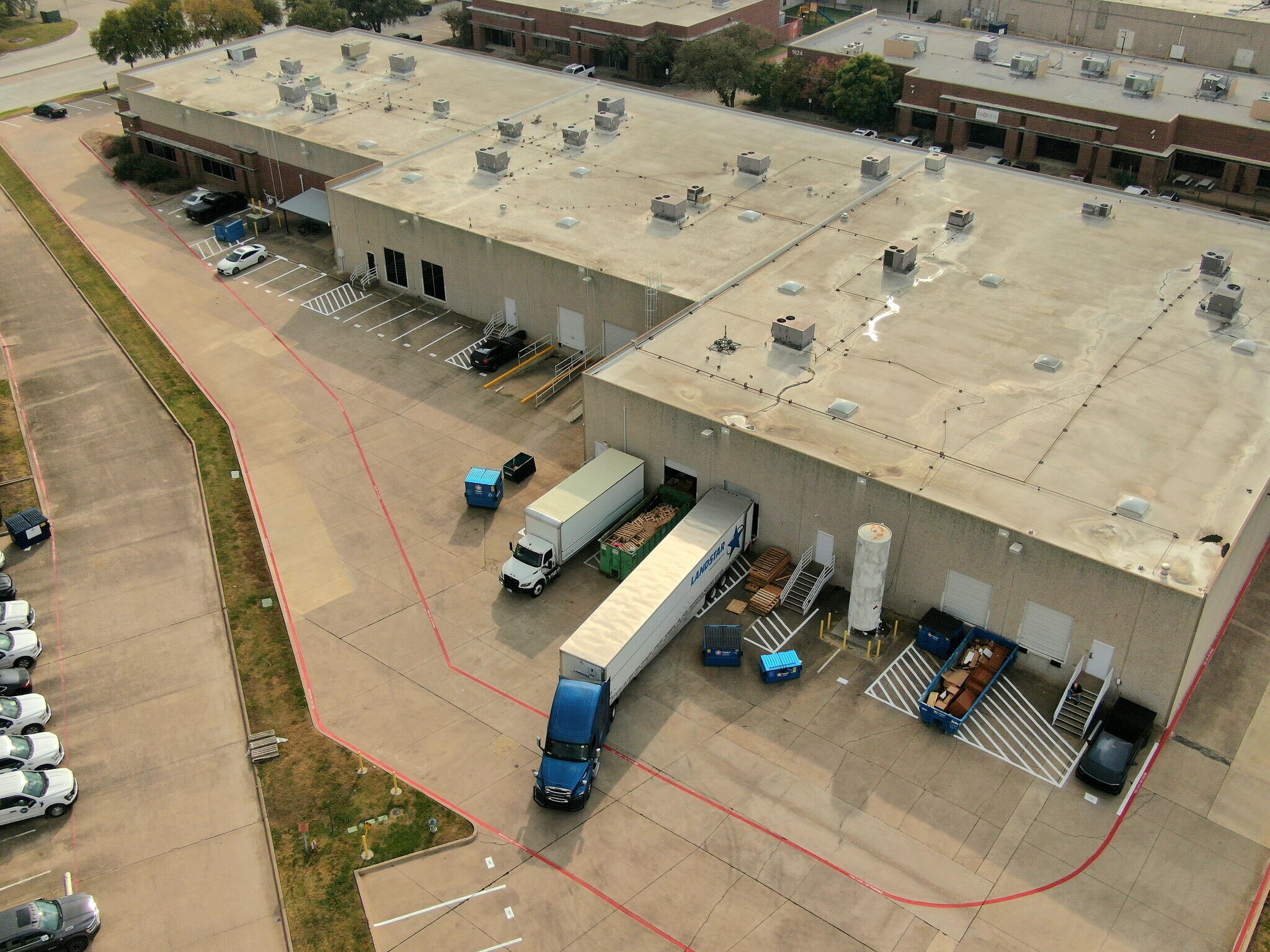 1620 Valwood Pky, Carrollton, TX à vendre Photo principale– Image 1 sur 25