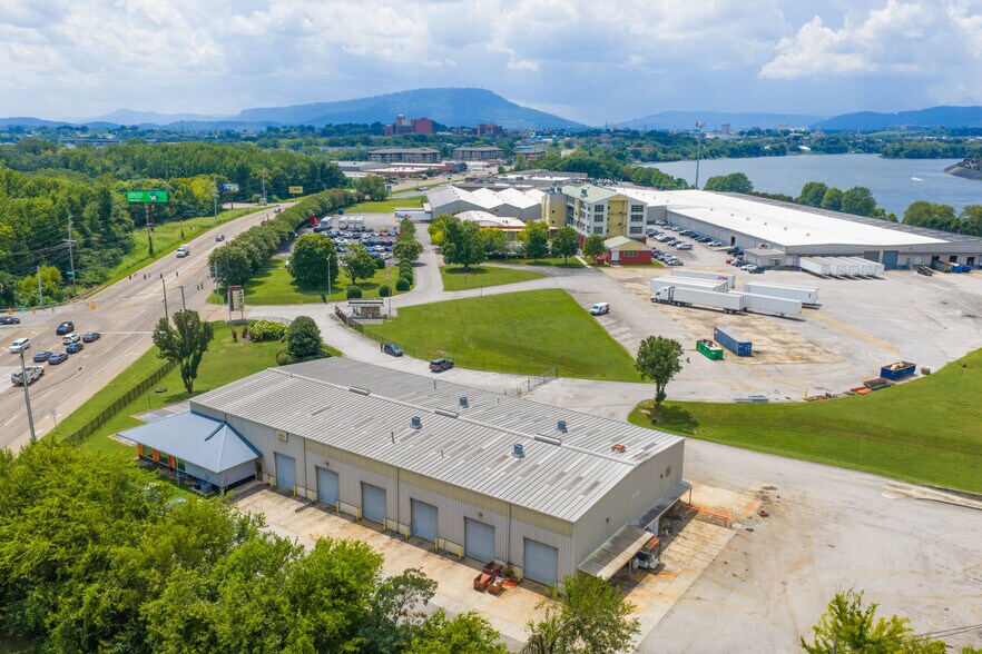 2005 Riverside Dr, Chattanooga, TN à louer - Photo de l’immeuble – Image 3 sur 45