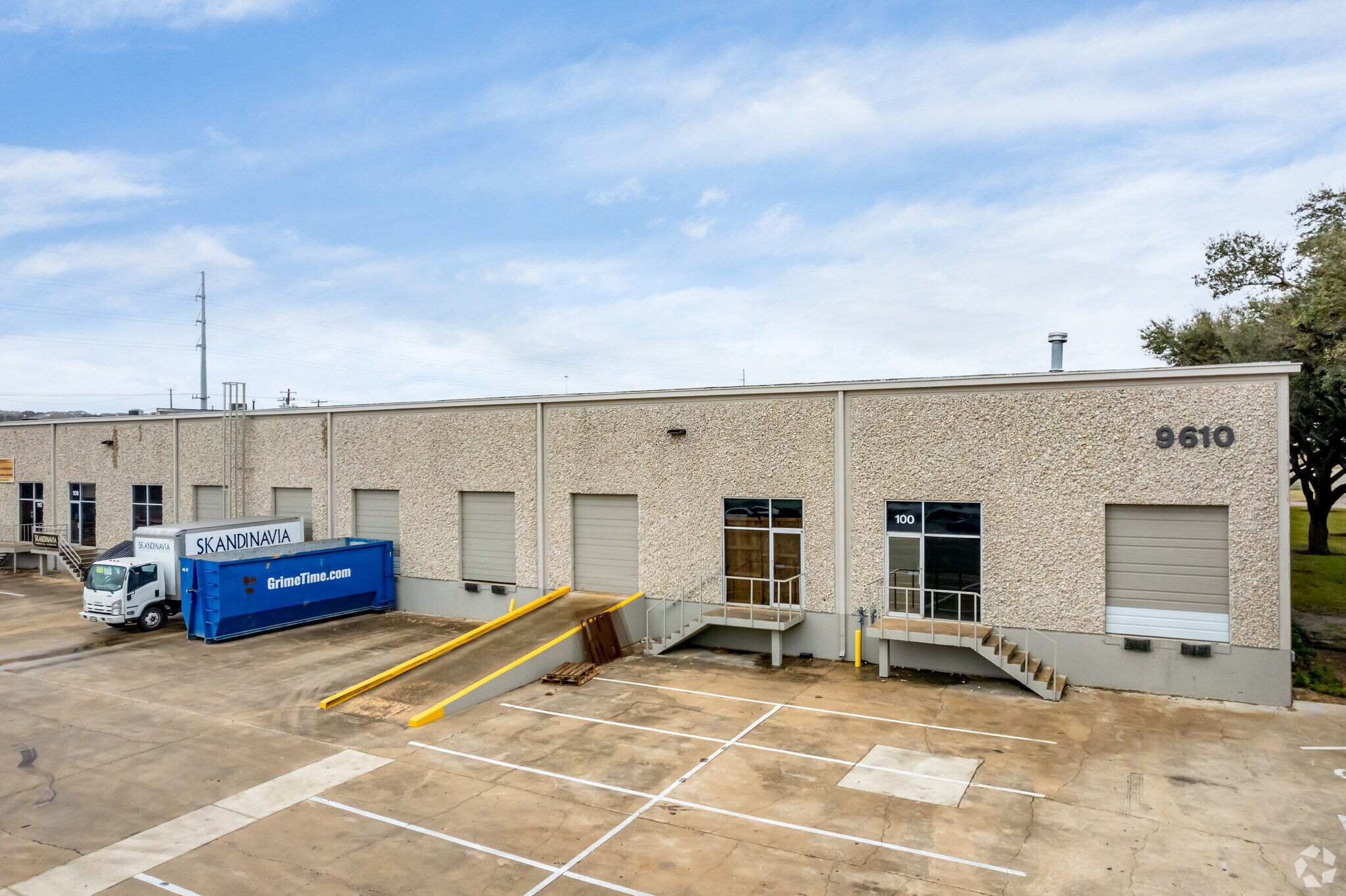 9610 Neils Thompson Dr, Austin, TX à louer Photo principale– Image 1 sur 6