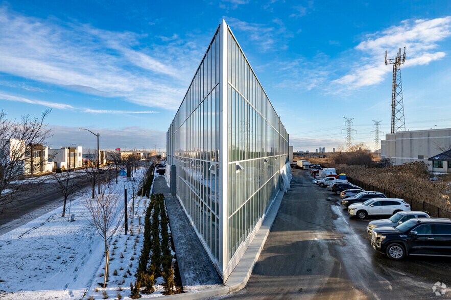 99 Great Gulf Dr, Vaughan, ON à louer - Photo de l’immeuble – Image 2 sur 3