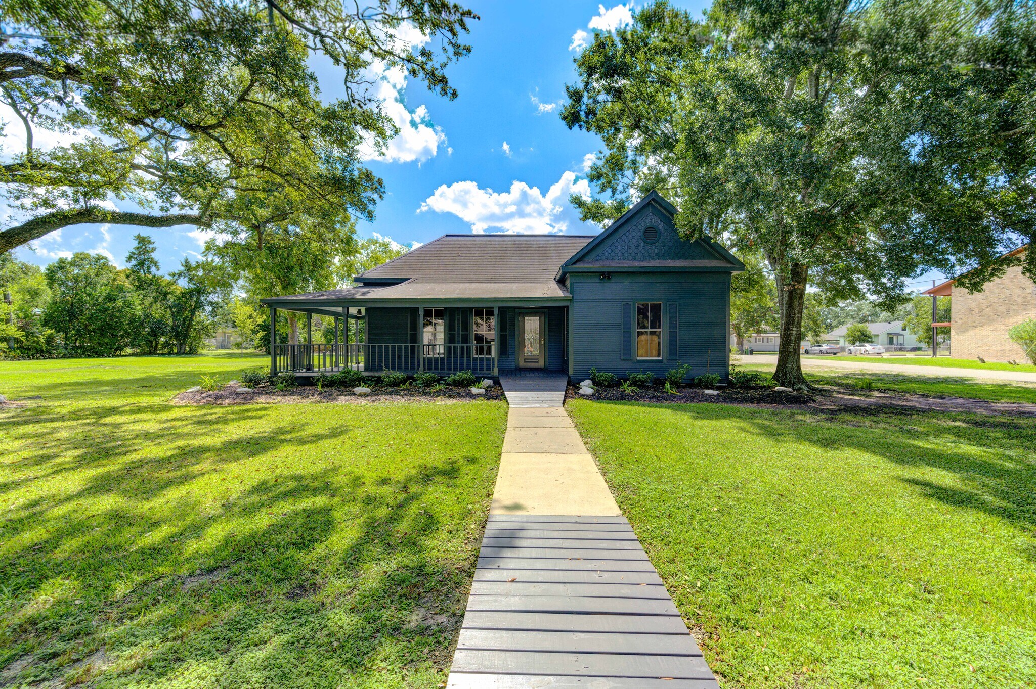 602 E Myrtle St, Angleton, TX à vendre Photo de l’immeuble– Image 1 sur 29