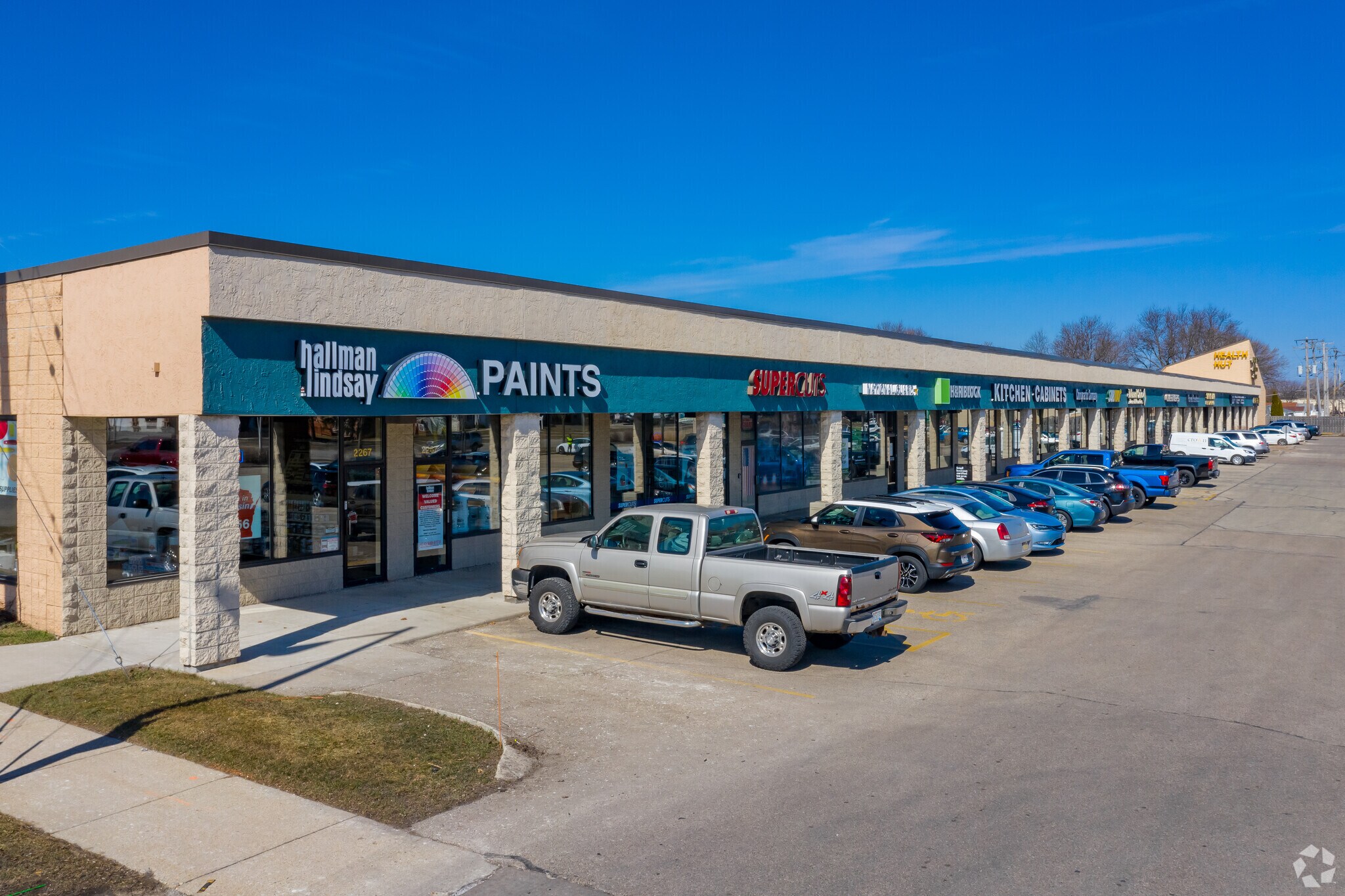 2225-2267 S 108th St, West Allis, WI à louer Photo de l’immeuble– Image 1 sur 9