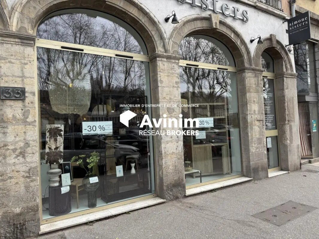 Local commercial dans Lyon à louer Photo de l’immeuble– Image 1 sur 12