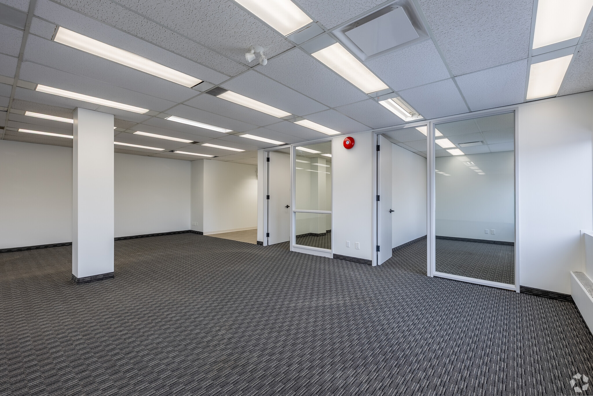 1121 Centre St NW, Calgary, AB à louer Photo intérieure– Image 1 sur 3