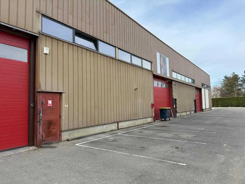 Local d’activités dans Trévoux à louer - Photo de l’immeuble – Image 1 sur 7