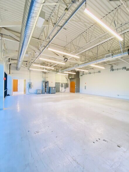 5225 Hellyer Ave, San Jose, CA à louer - Photo intérieure – Image 3 sur 20
