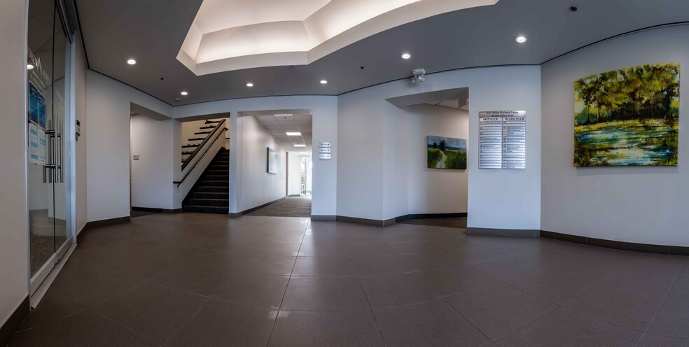 40 W Cochran St, Simi Valley, CA à louer - Hall d’entrée – Image 2 sur 4