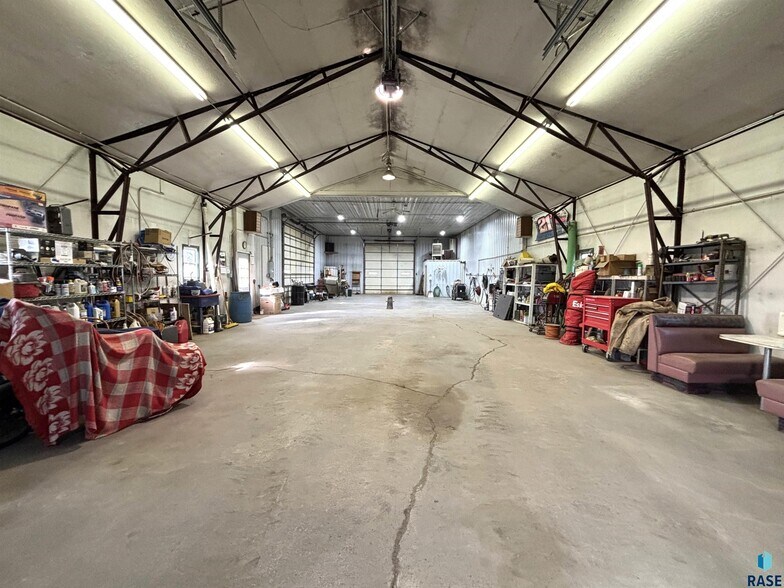 1603 N Broadway Ave, Miller, SD à vendre - Photo intérieure – Image 3 sur 37