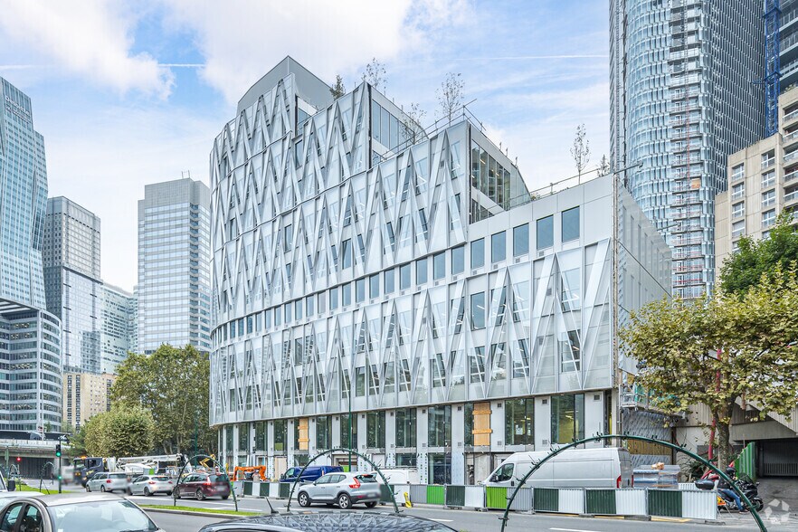 Rue Paul Lafargue, Puteaux à louer - Photo de l’immeuble – Image 2 sur 3