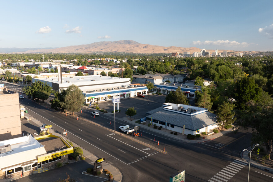 465 E Plumb Ln, Reno, NV à louer - Photo de l’immeuble – Image 2 sur 4