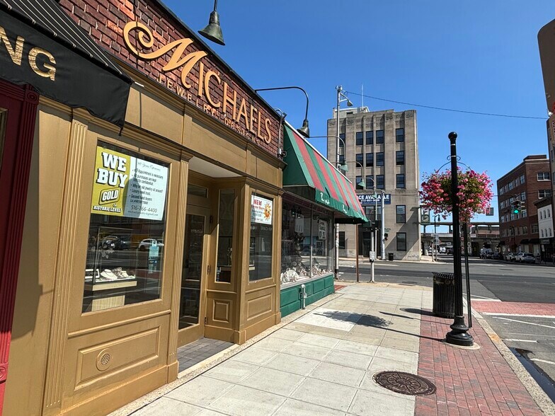 28-30 N Park Ave, Rockville Centre, NY à louer - Photo de l’immeuble – Image 3 sur 5