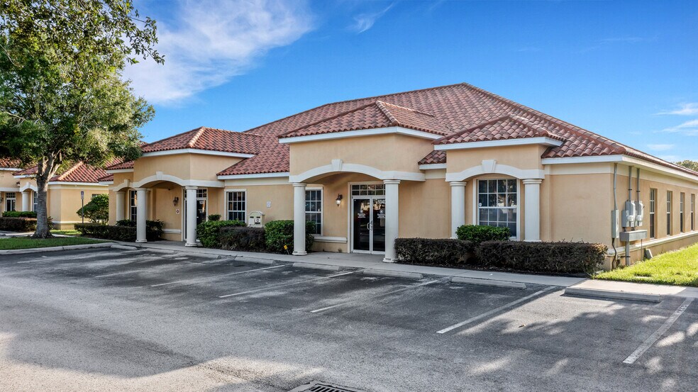 1038-1040 E Brandon Blvd, Brandon, FL à louer - Photo de l’immeuble – Image 1 sur 10