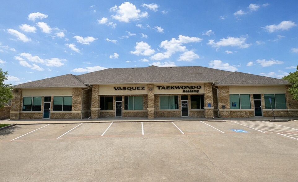 2050 Alma Rd, McKinney, TX à louer - Photo de l’immeuble – Image 1 sur 18