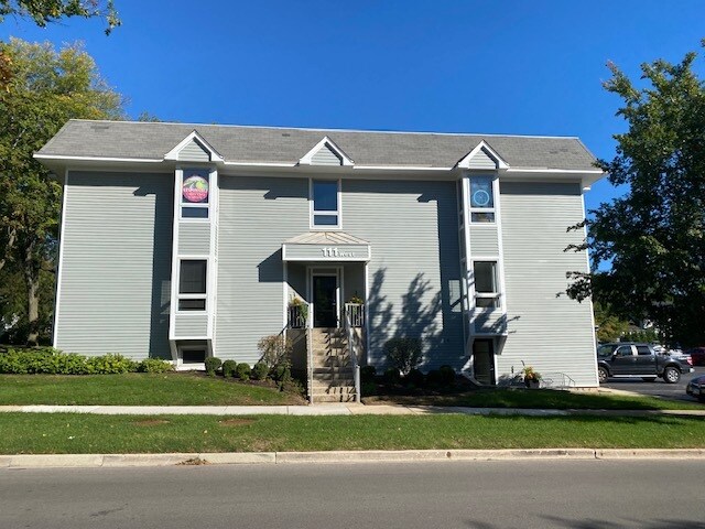 111 W Chicago Ave, Hinsdale, IL à louer - Photo de l’immeuble – Image 3 sur 3
