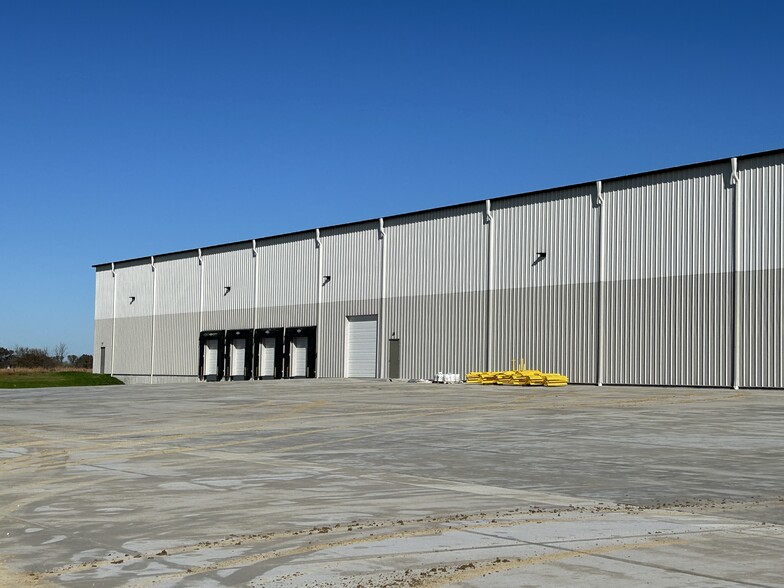11734 Industrial Park Dr, Elberfeld, IN à louer - Photo de l’immeuble – Image 2 sur 10