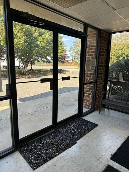 15421 Forest Rd, Forest, VA à louer - Photo de l’immeuble – Image 3 sur 27