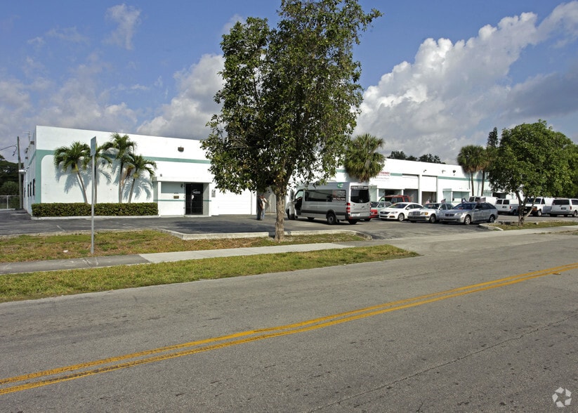 14220-14270 NE 18th Ave, North Miami, FL à louer - Photo principale – Image 1 sur 4
