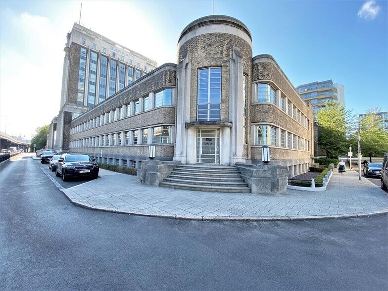 225 Great West Rd, Brentford à louer - Photo de l’immeuble – Image 2 sur 18