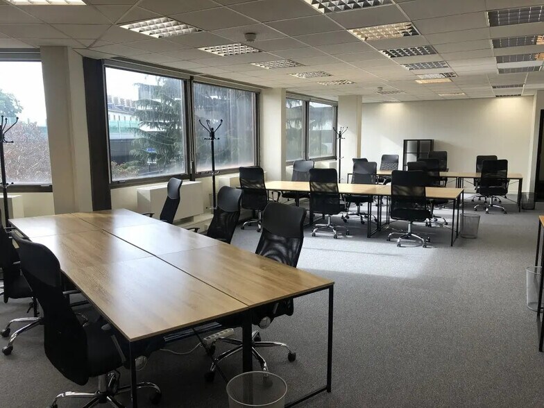 Bureau dans Saint-Cloud à louer - Photo de l’immeuble – Image 1 sur 5