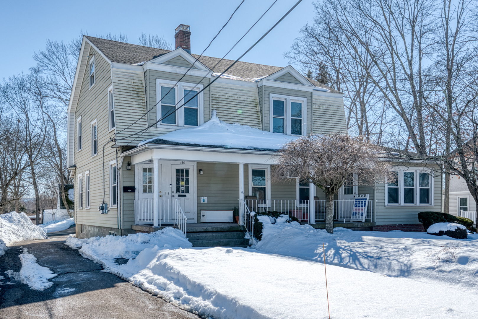 186-188 E Center St, Manchester, CT à vendre Photo principale– Image 1 sur 10