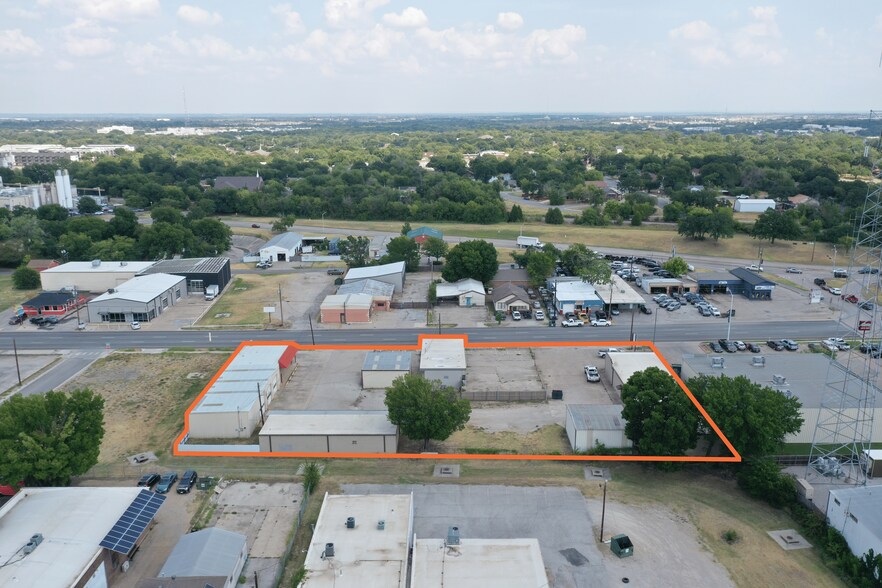 706 S Locust St, Denton, TX à vendre - Photo de l’immeuble – Image 2 sur 6