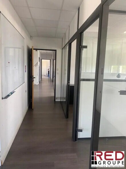 Bureau dans La Ciotat à louer - Photo de l’immeuble – Image 2 sur 7