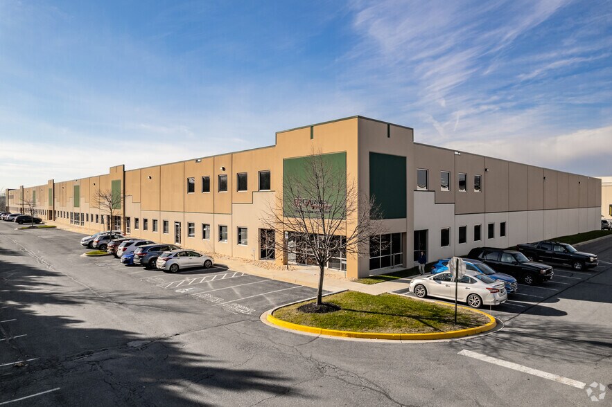 7118 Geoffrey Way, Frederick, MD à louer - Photo de l’immeuble – Image 2 sur 20