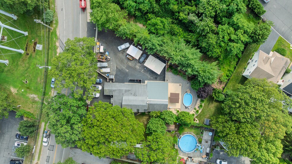 30 Orinoco Dr, Bay Shore, NY à vendre - Photo de l’immeuble – Image 3 sur 38