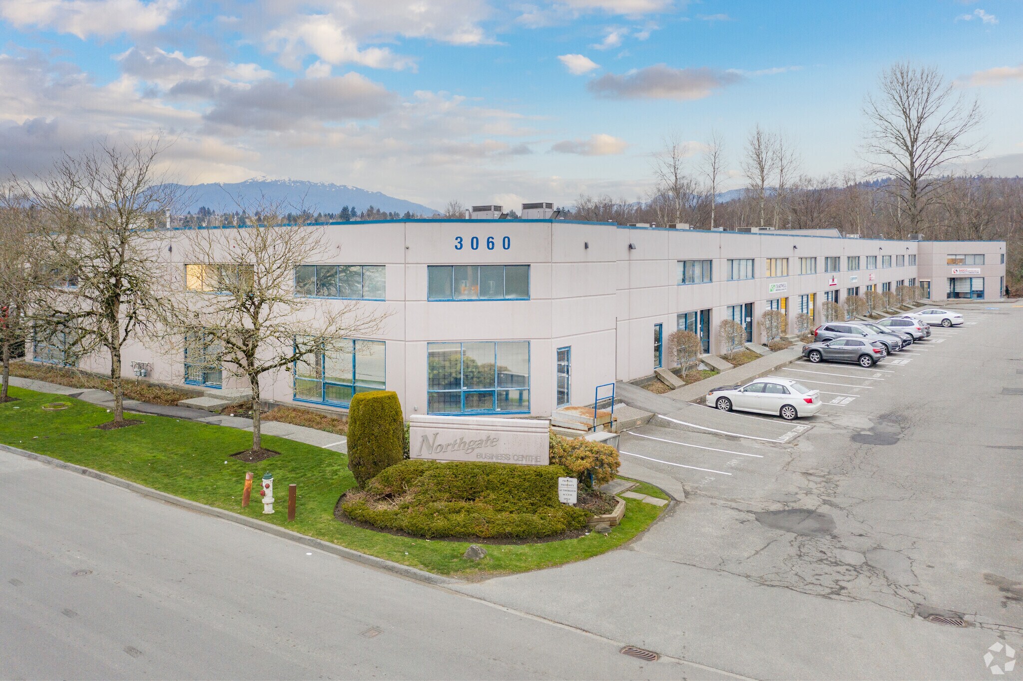 3060 Norland Ave, Burnaby, BC à louer Photo principale– Image 1 sur 10