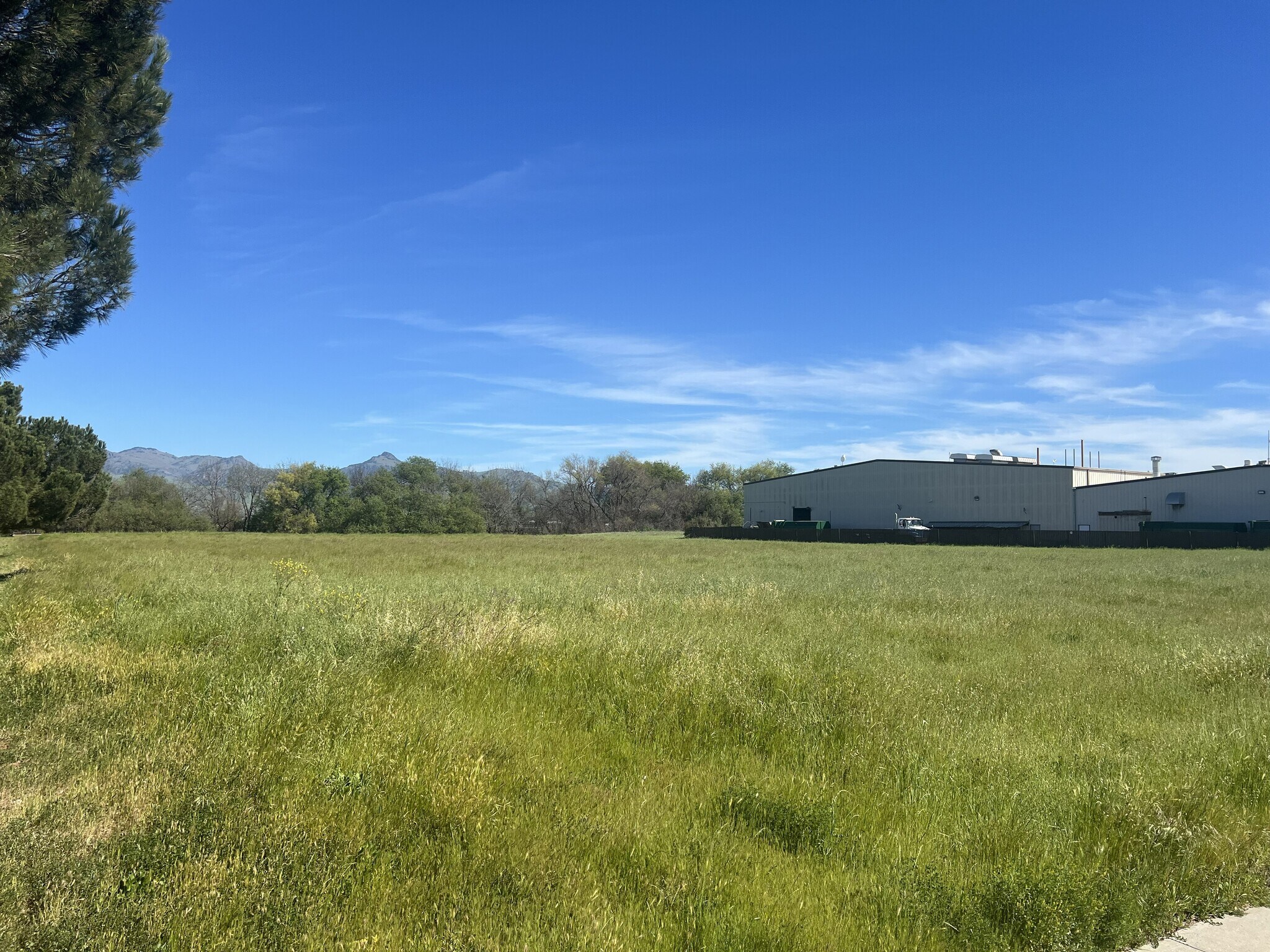 Shelton Dr, Hollister, CA à vendre Photo principale– Image 1 sur 12