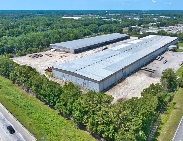 Rail-Served Heavy Industrial Warehouses portefeuille de 2 biens à vendre sur LoopNet.fr - Photo de l’immeuble – Image 1 sur 9