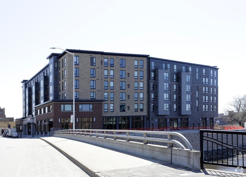 202 Eau Claire St, Eau Claire, WI à vendre - Photo de l’immeuble – Image 3 sur 4