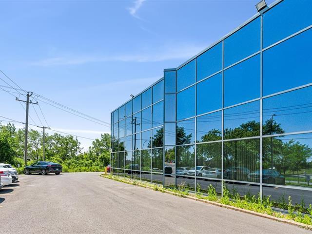 9001-9015 Ch Avon, Montréal-Ouest, QC à louer Photo de l’immeuble– Image 1 sur 5