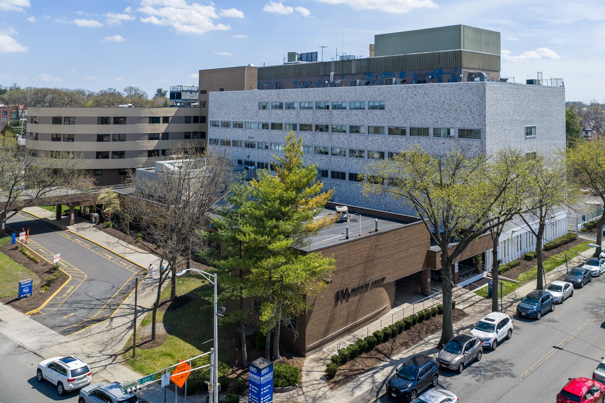 680 Broadway, Paterson, NJ à louer Photo principale– Image 1 sur 23