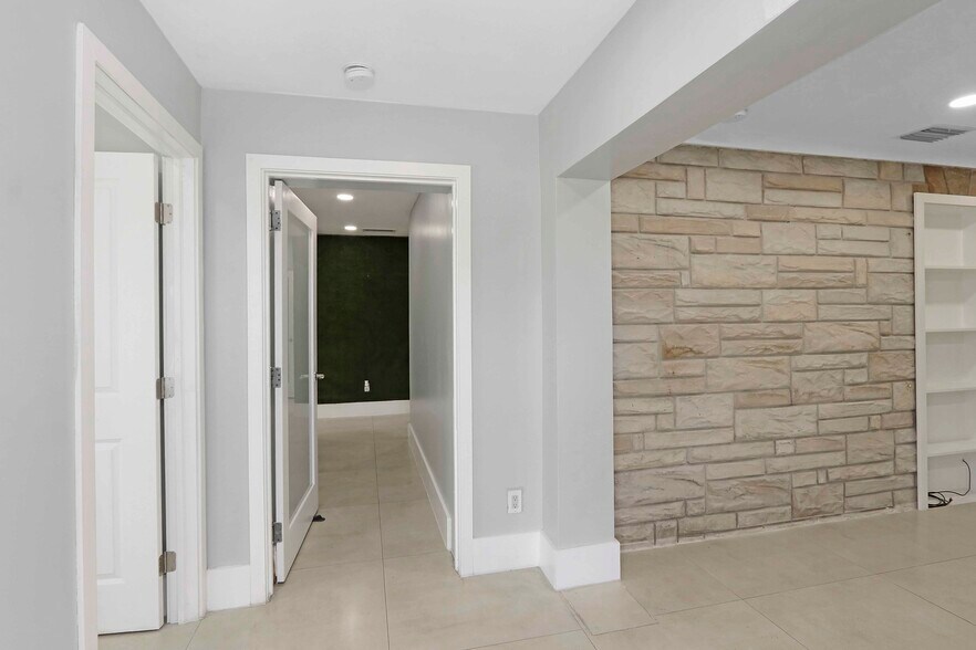 70 NW 8th St, Homestead, FL à louer - Photo de l’immeuble – Image 2 sur 17