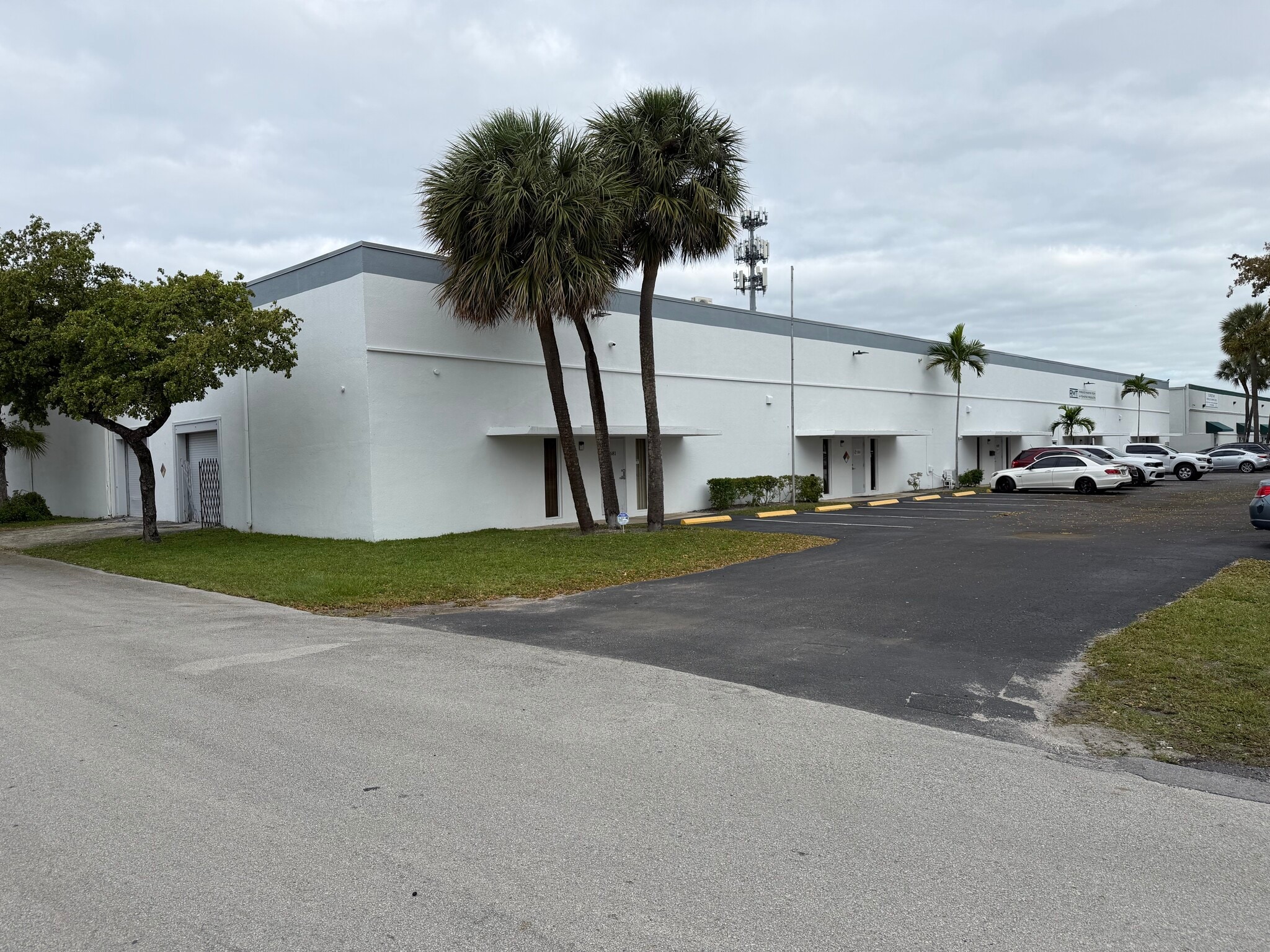 6681-6691 NW 16th Ter, Fort Lauderdale, FL à louer Photo intérieure– Image 1 sur 9