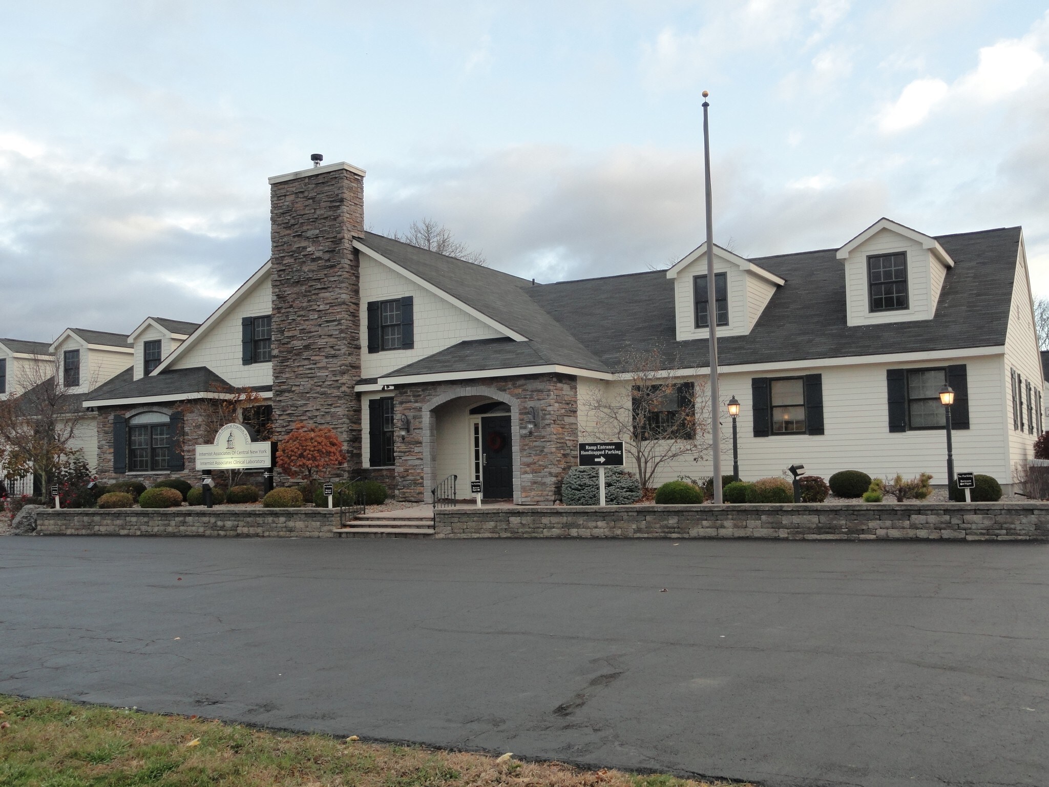 4500 Pewter Ln, Manlius, NY à louer Photo de l’immeuble– Image 1 sur 5