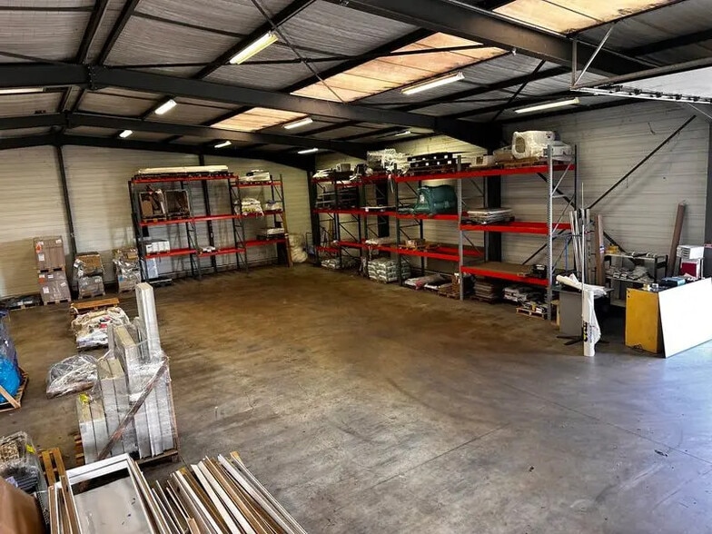 Bureau dans Montrond-les-Bains à louer - Photo de l’immeuble – Image 2 sur 5