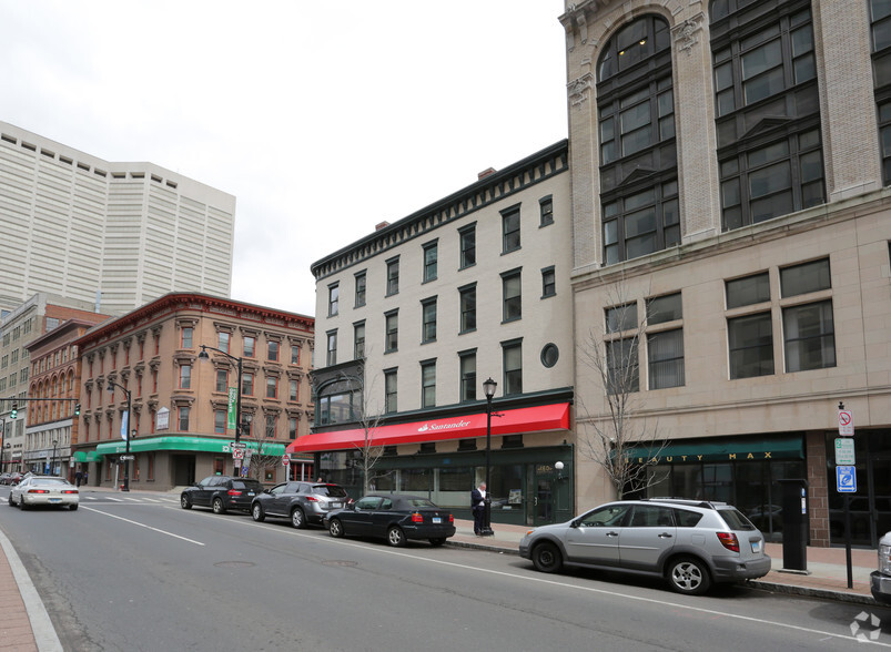 160 Trumbull St, Hartford, CT à louer - Photo de l’immeuble – Image 2 sur 4