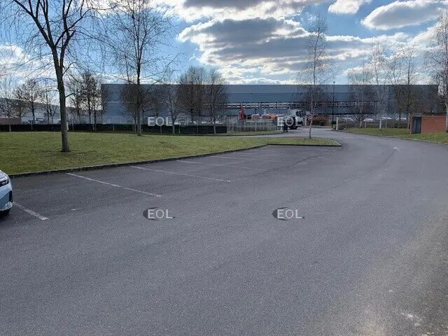 Local d’activités dans Combs-la-Ville à louer - Photo de l’immeuble – Image 3 sur 21