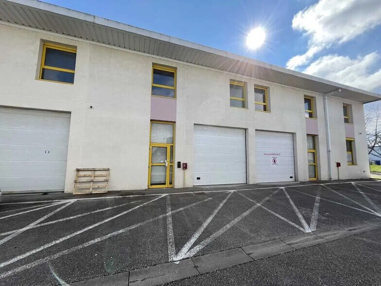 20 Rue Jean-Louis Calderon, Vaulx-en-Velin à louer - Photo de l’immeuble – Image 1 sur 16