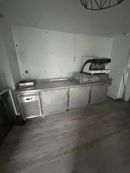 Local commercial dans Paris à vendre - Photo de l’immeuble – Image 2 sur 5