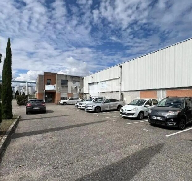 Local d’activités dans Chassieu à louer - Photo de l’immeuble – Image 2 sur 2