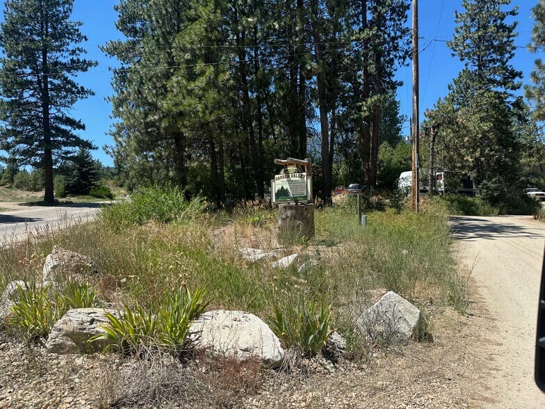 422 S Middlefork Rd, Garden Valley, ID à vendre - Photo de l’immeuble – Image 2 sur 11