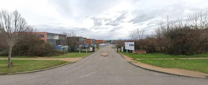 Bureau dans Saint-Priest à louer - Photo de l’immeuble – Image 2 sur 6